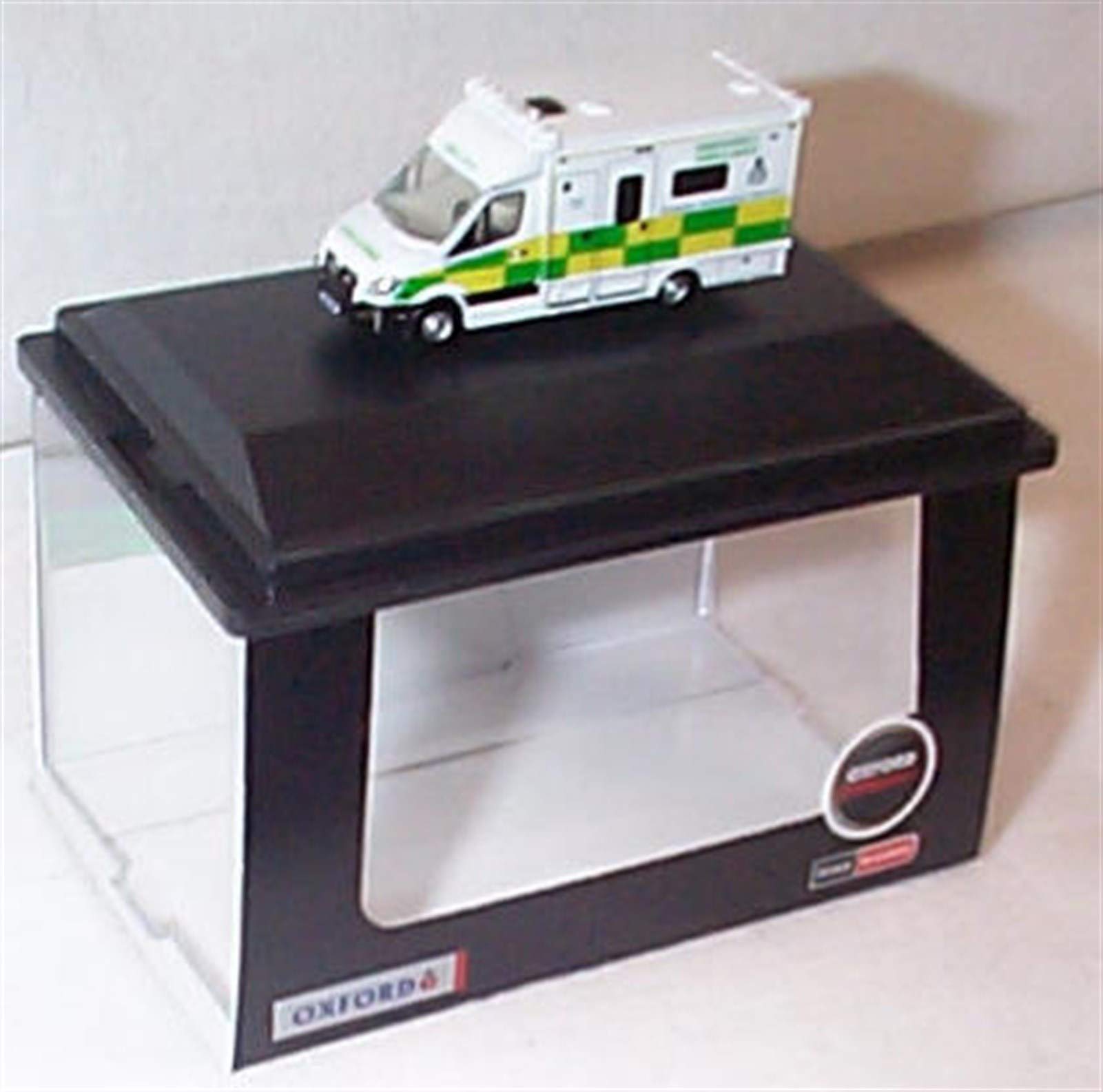 Oxford Mercedes Ambulance Scottish Ambulance vehicle 1:144 N gauge scale diecast model