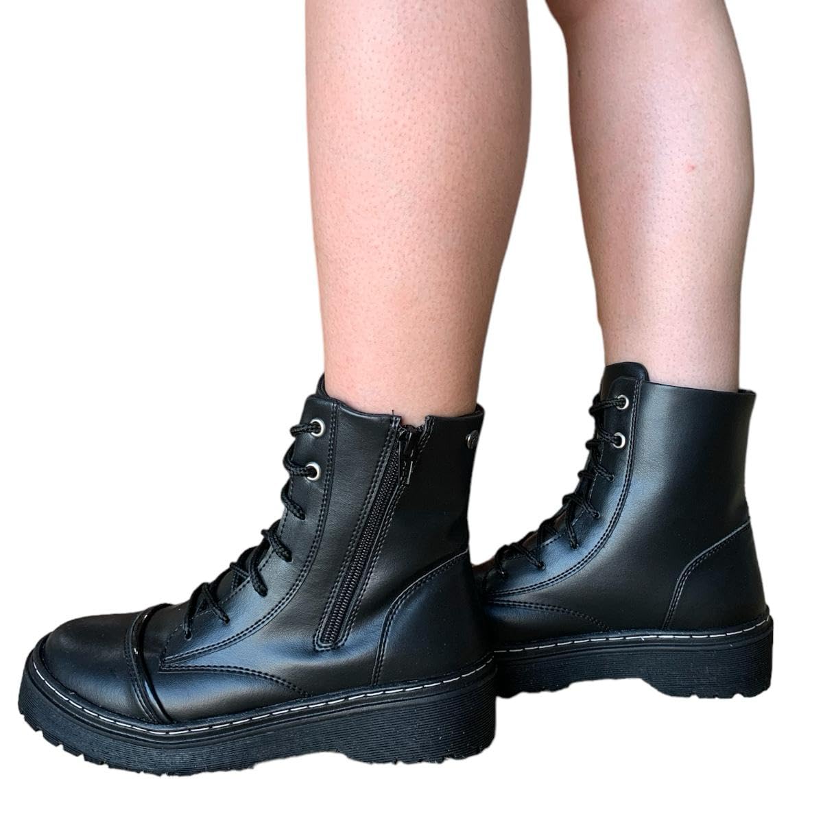 Bota Coturno Tratorada Feminina 7010 A, Preto, 36 em promoção! Veja a oferta e mais achadinhos de Botas 9 Hoje é o melhor dia para comprar Bota Coturno Tratorada Feminina 7010 A, Preto, 36 com aquele preço maroto! Promoção! Aproveite a oferta! 9