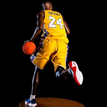 アディダス　HOT TOYS コービーブライアント　フィギュア Amazon.co.jp: バスケットボール スター コービー ブライアント