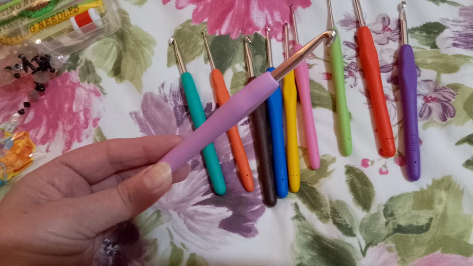 I love this crochet kit and highly recommend it to both beginners and experts 🧶🪢
