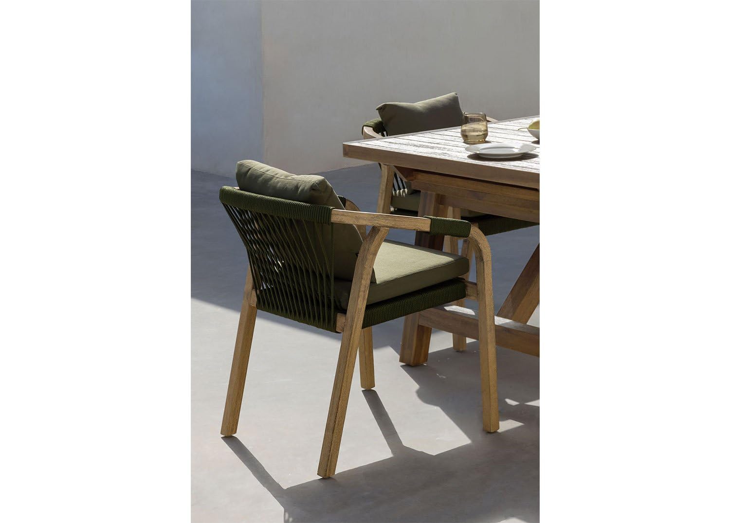 SKLUM Silla de jardín con reposabrazos en Madera de Acacia Dubai -
