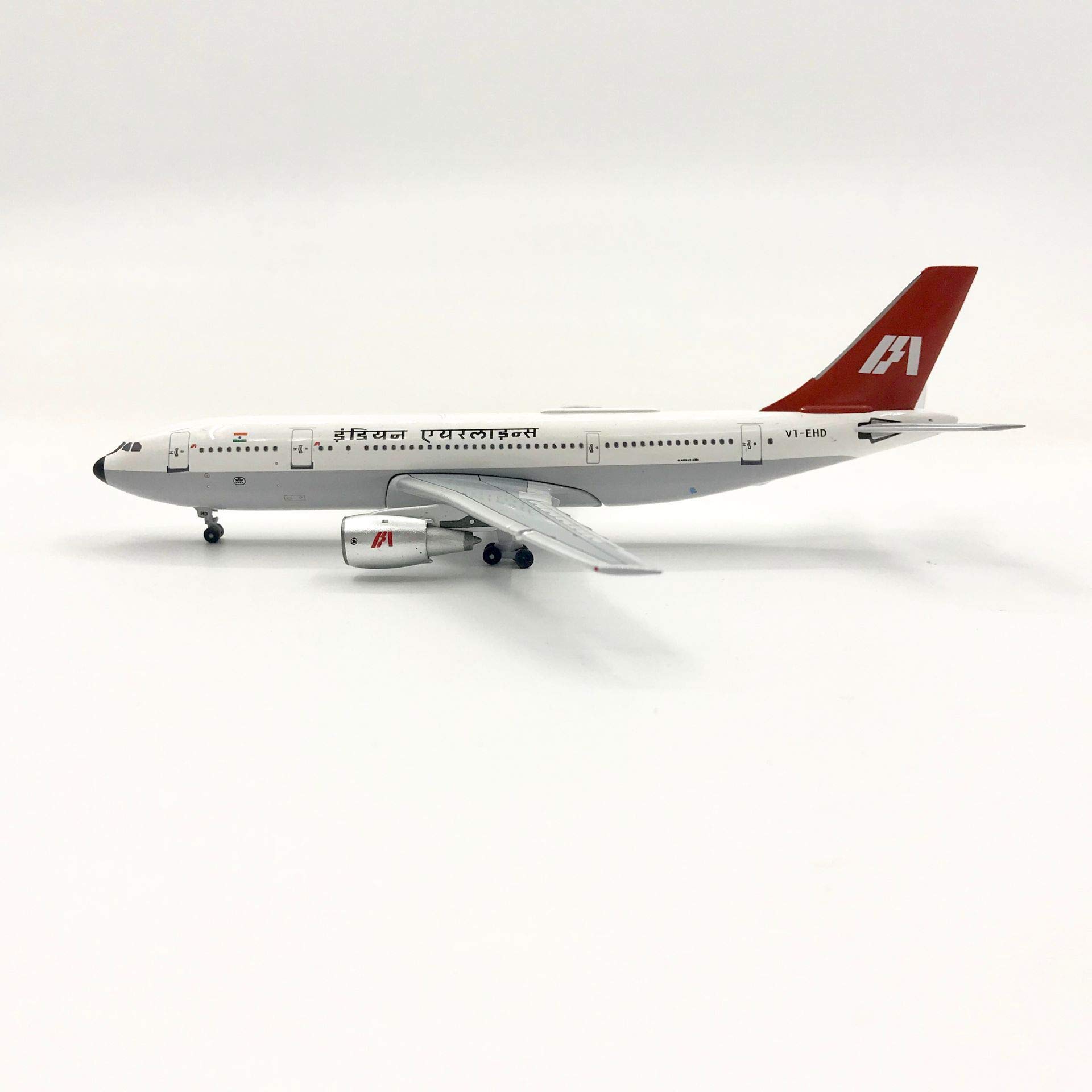 Aeroclassics Metal Airplane Model, White : Amazon.in: Toys & Games