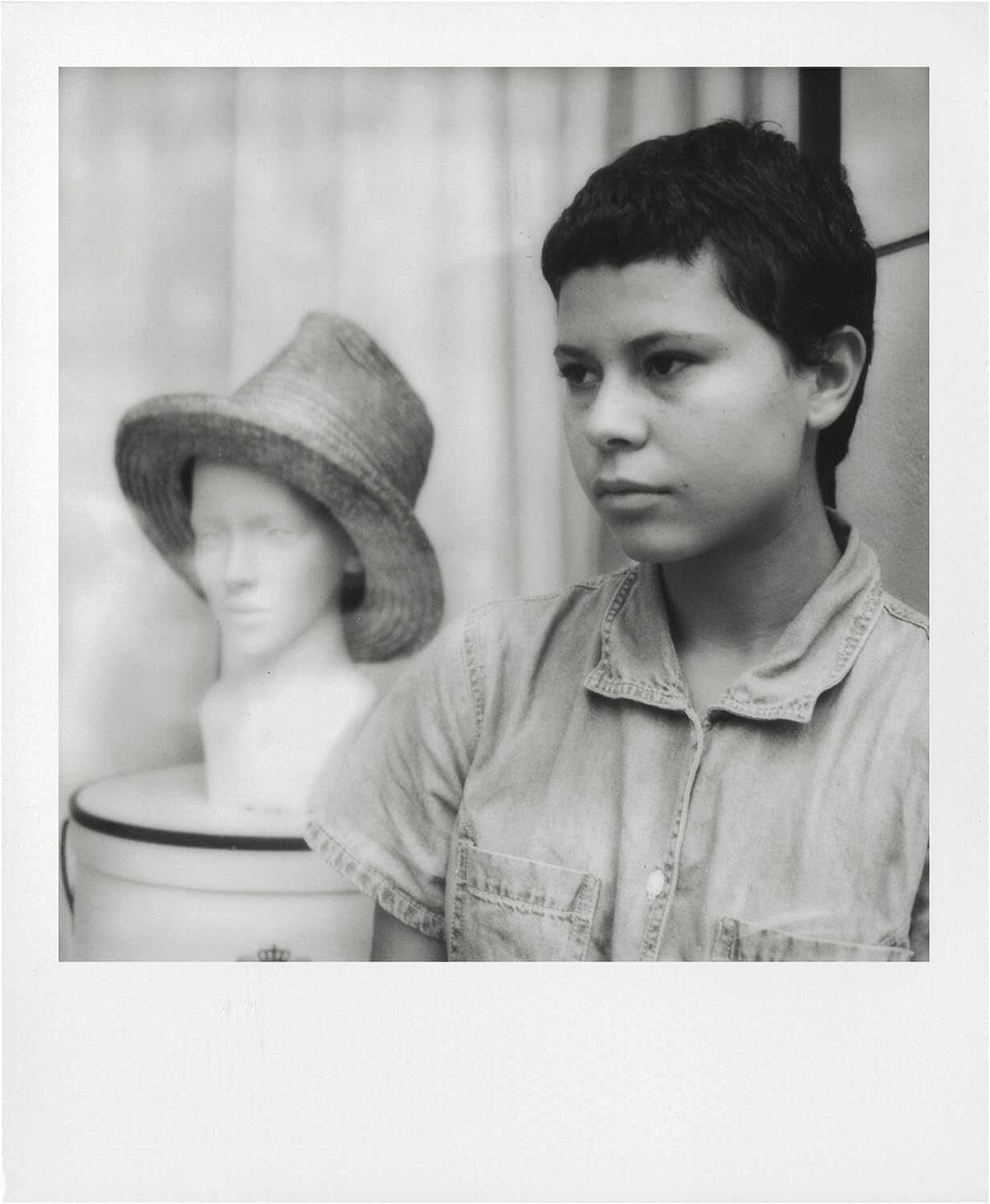 Polaroids - Pellicola istantanea in bianco e nero, confezione da 3, 124 foto, la pellicola B&W funziona con fotocamere Polaroid i-Type, Now, Now+, I-2 e Lab, con panno per la pulizia delle lenti