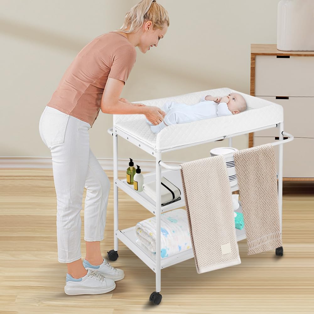 Wickeltisch mit Rollen, mobiler Wickeltisch, Wickelkommode für Babys mit 2 Ablagen, Sicherheitsgurt (84 x 72 x 90 cm, weiß)