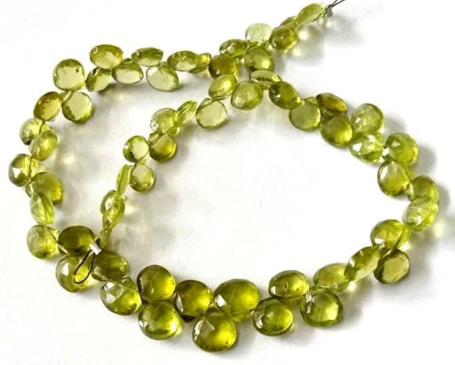 Perles en péridot véritable taillées en cœur pour offrir un bijou fait main