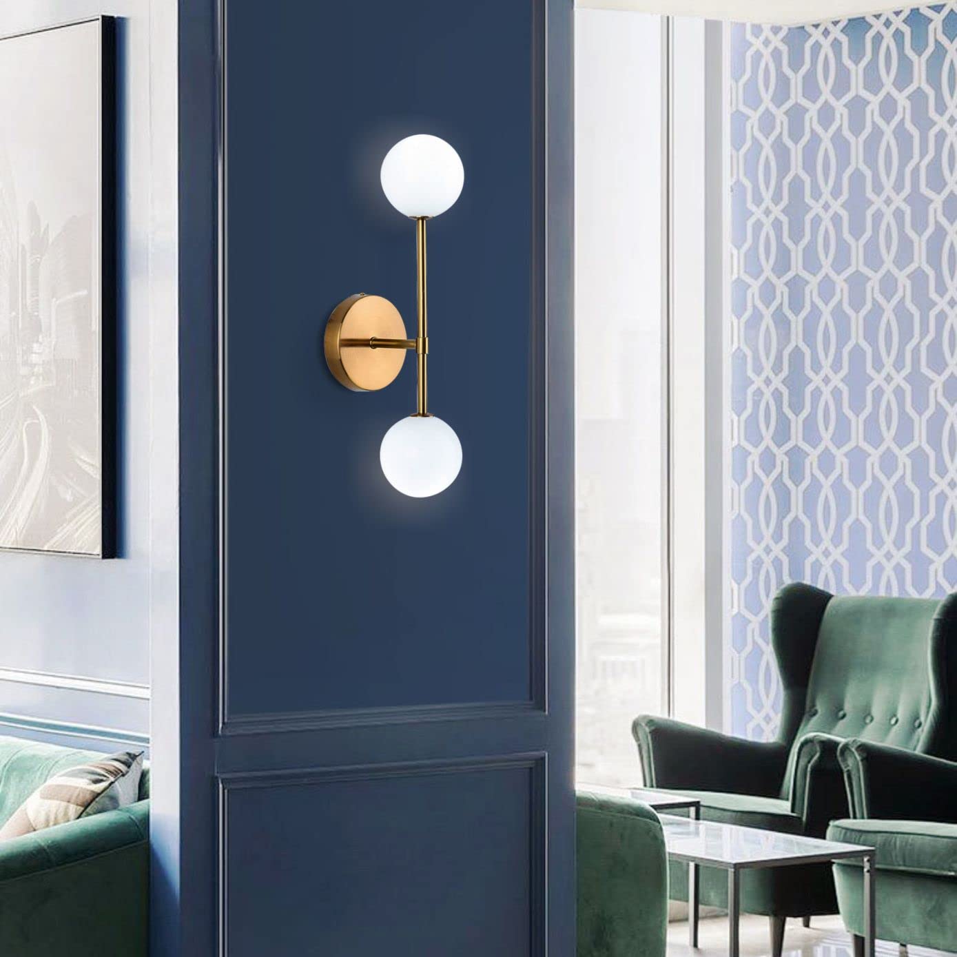 Paire de rares appliques en laiton massif avec globes en verre