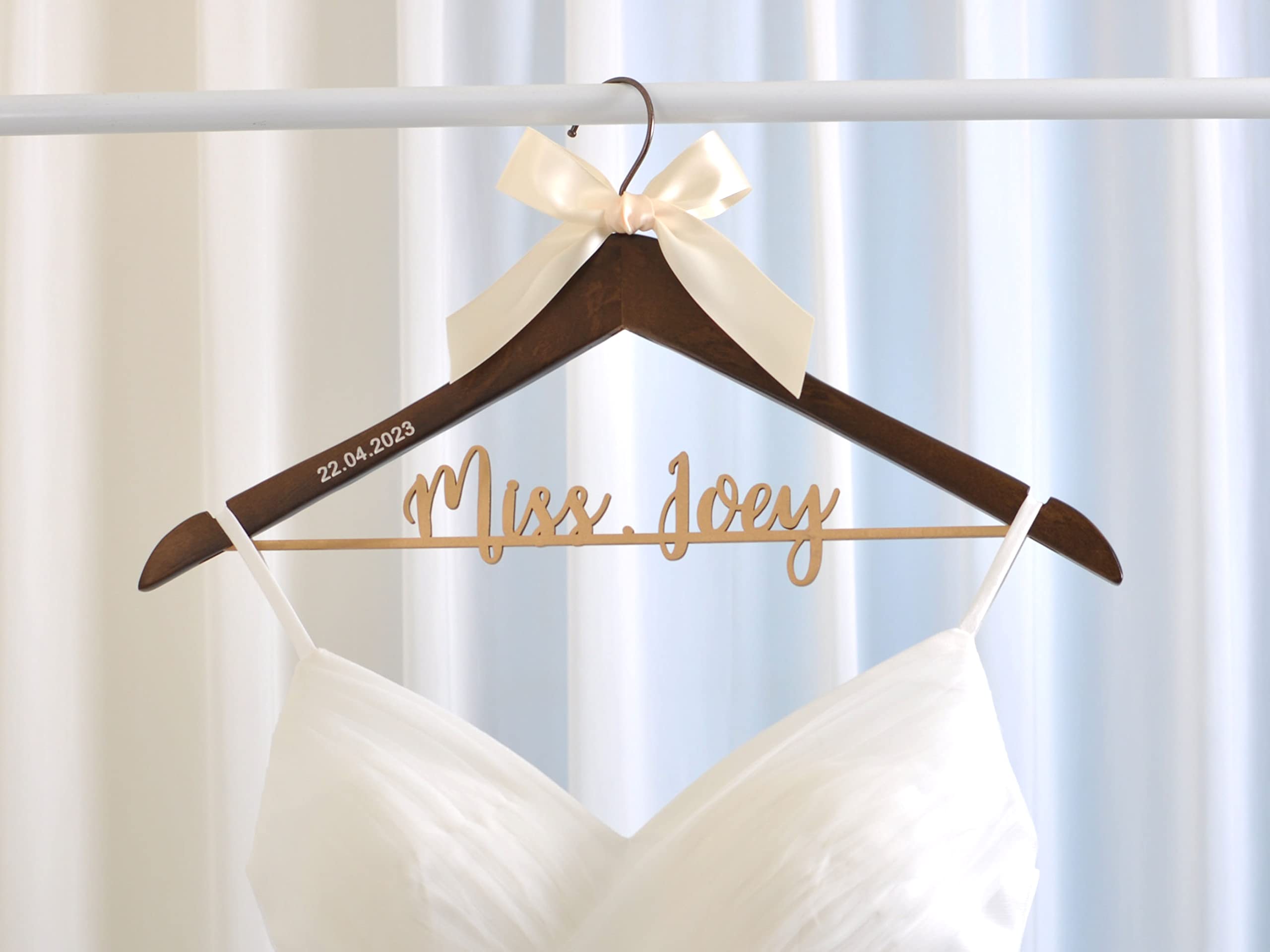 Bride hanger, wedding hanger, wood engraving,personalized bride hanger, lady hanger, custom hanger, honor maid, bridesmaid, The doctor hangers，Gift-giving hangers