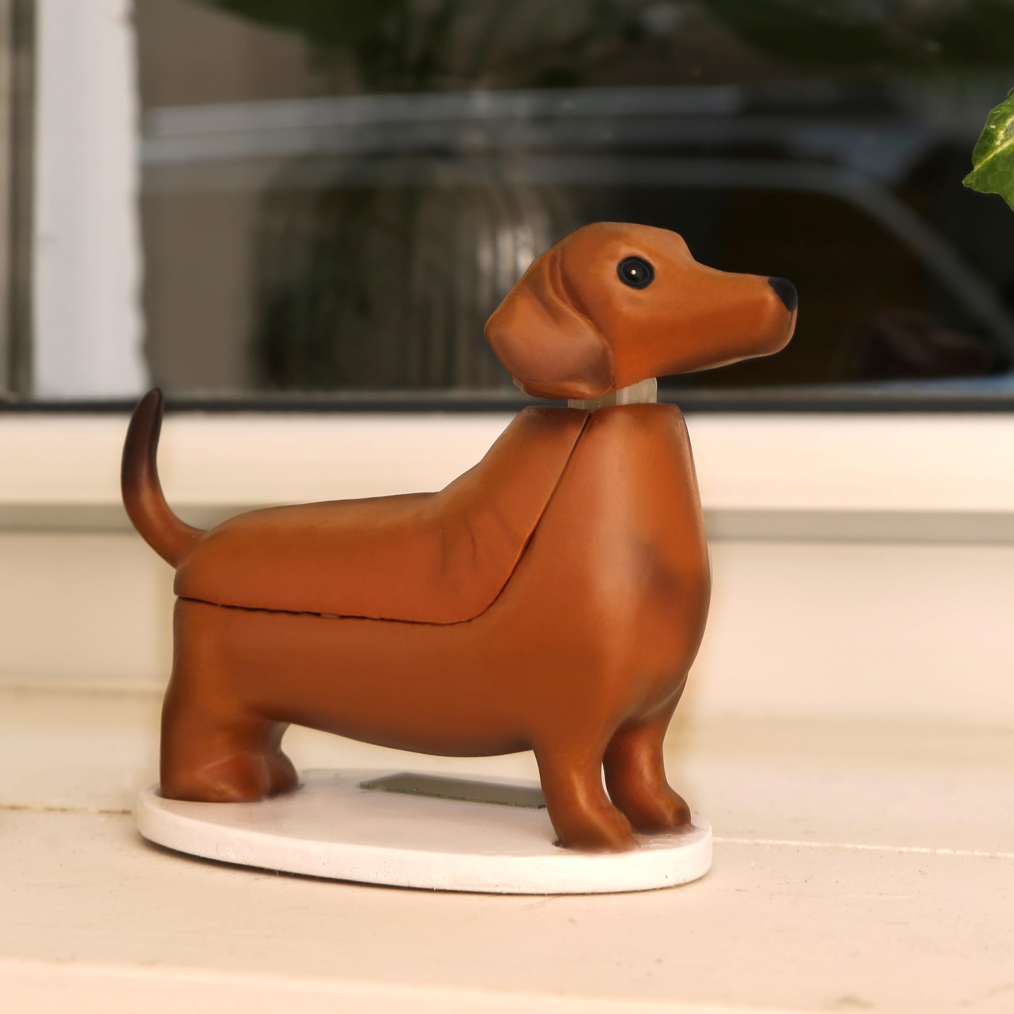 Amazon.com: Kikkerland Solar Powered Dachshund Wiener Dog Figurine