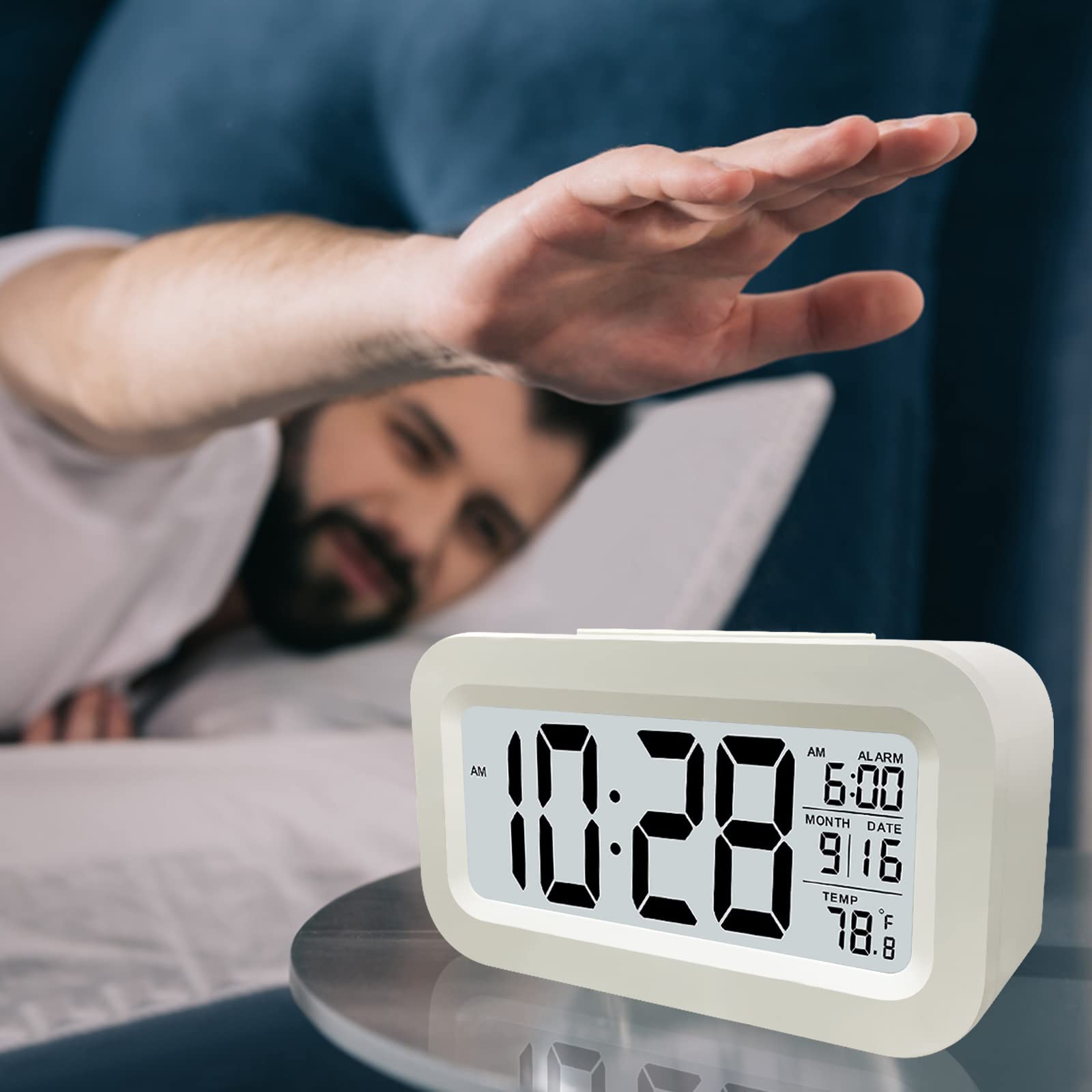 Jsdoin Reloj Despertador Digital, LED Pantalla Reloj Alarma Inteligente con Temperatura, Sensor de Brillo, 12/24 Horas, Función Snooze y Alarma para Dormitorio, Hogar, Oficina(Recargable,Blanco)