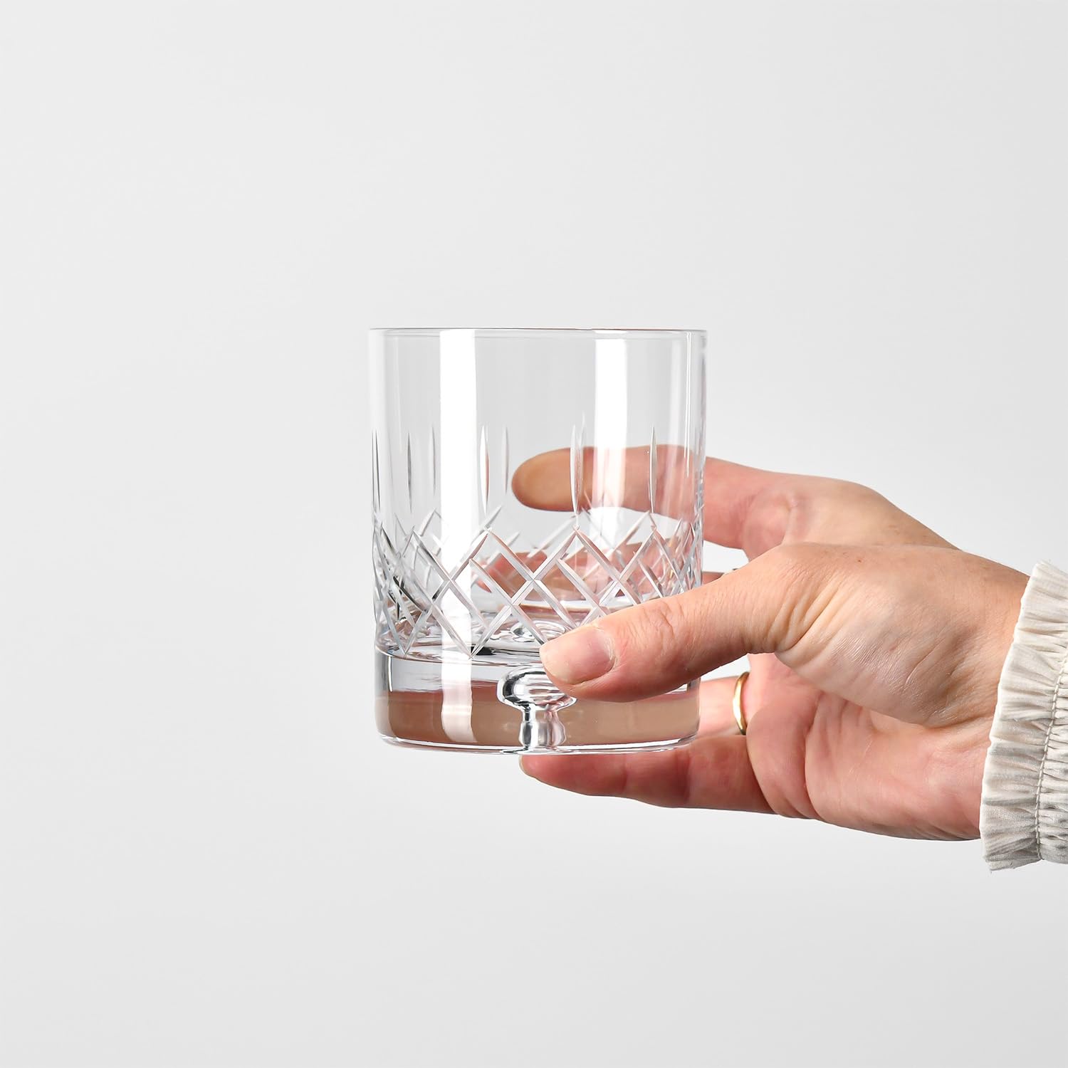Krosno – Vasos para whisky, bourbon y escocés de 250 ml – Juego de 4 piezas – Colección Saga – Cristal tallado – Hechos a mano – Ideal como regalo