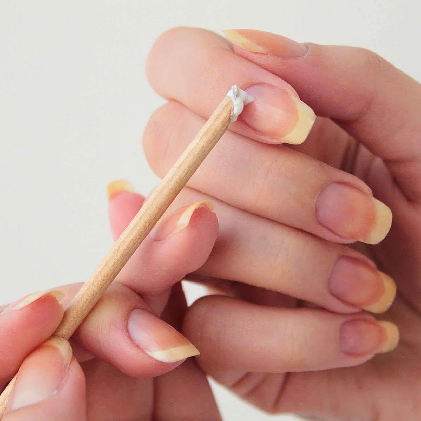 Lot de 100 bâtonnets en bois de rose - Outils de manucure professionnels - Bâtonnets à cuticules en bois d'oranger - Pour outil professionnel - Avec taille-crayon et côté plat