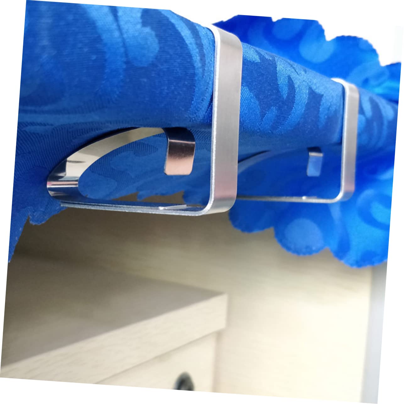 MAGICLULU 12 Pezzi Clip Fermatovaglia in Acciaio Inossidabile Regolabili, Resistenti e Sicure Contro Vento, per Tovaglie da Tavola in Campeggio e Ristoranti