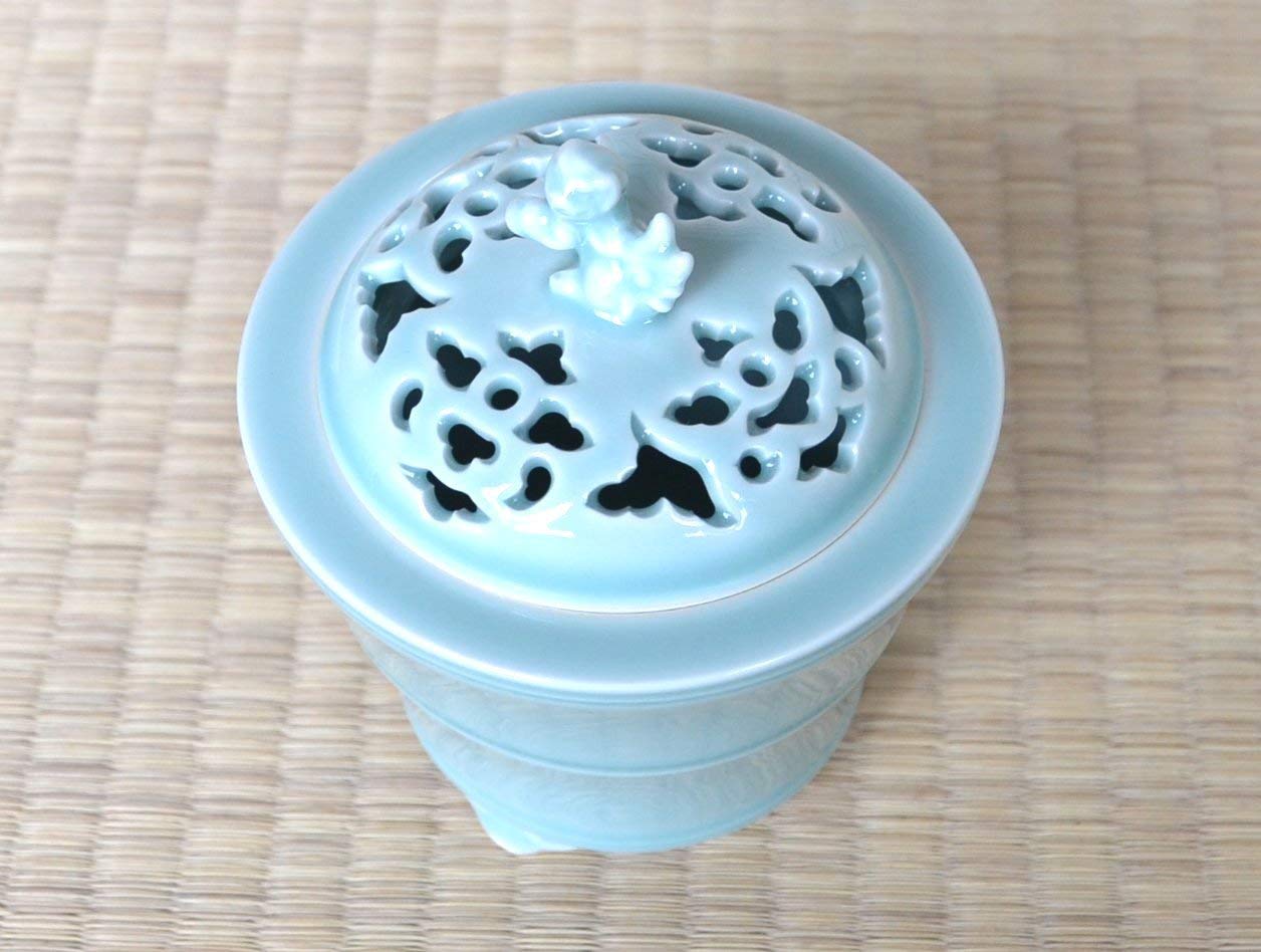 Amazon.co.jp: 有田焼 青磁竹筒 香炉（木箱付）【サイズ】径11.5cm×高