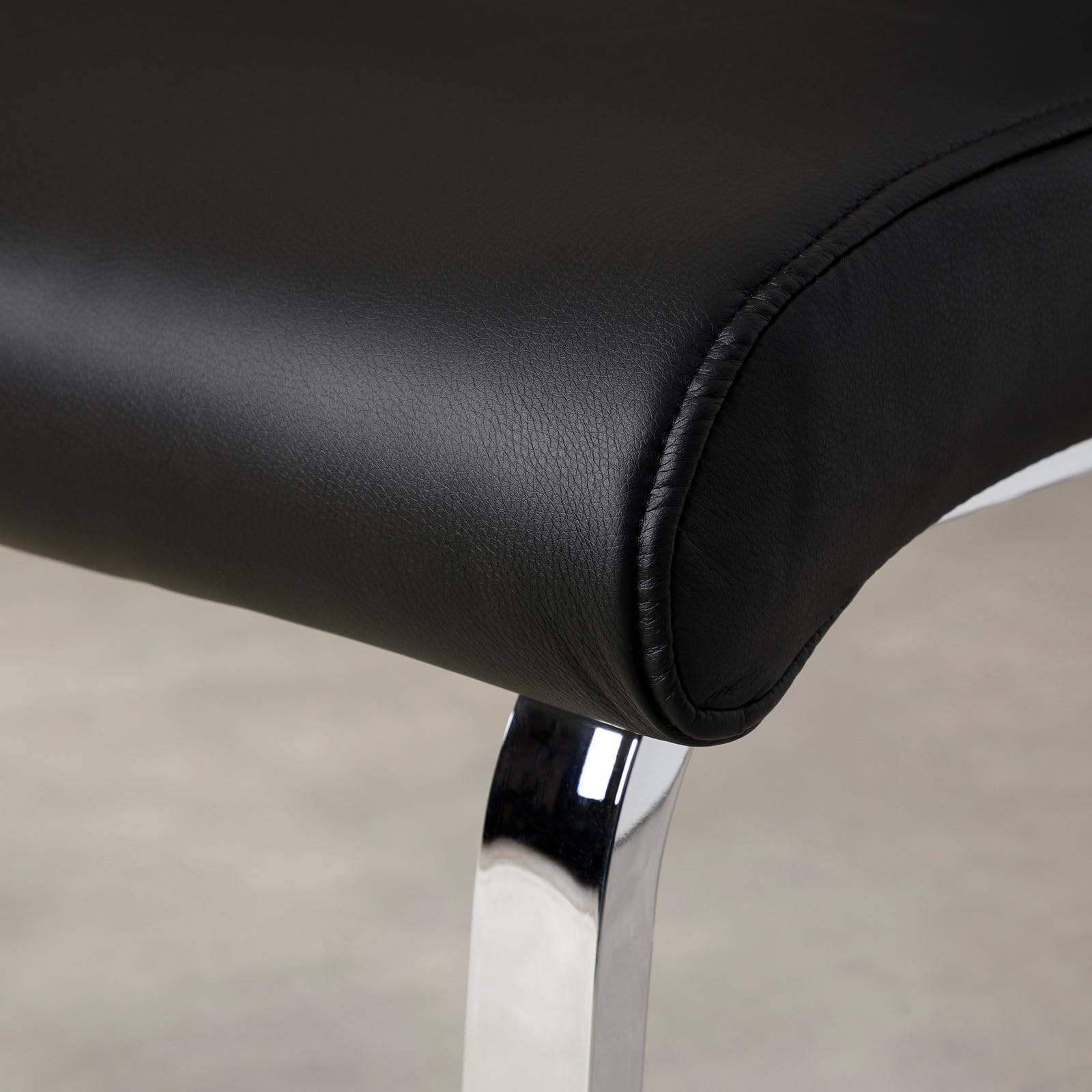 IDIMEX Banc Design Vilas siège avec 3 Places, Banquette au piètement chromé et Dossier au revêtement synthétique Noir
