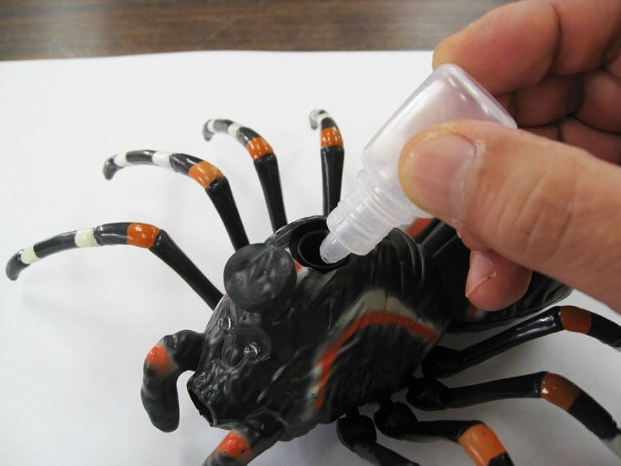 Amazon.co.jp: 童友社 煙も吐く タランチュラ 電動赤外線コントロール