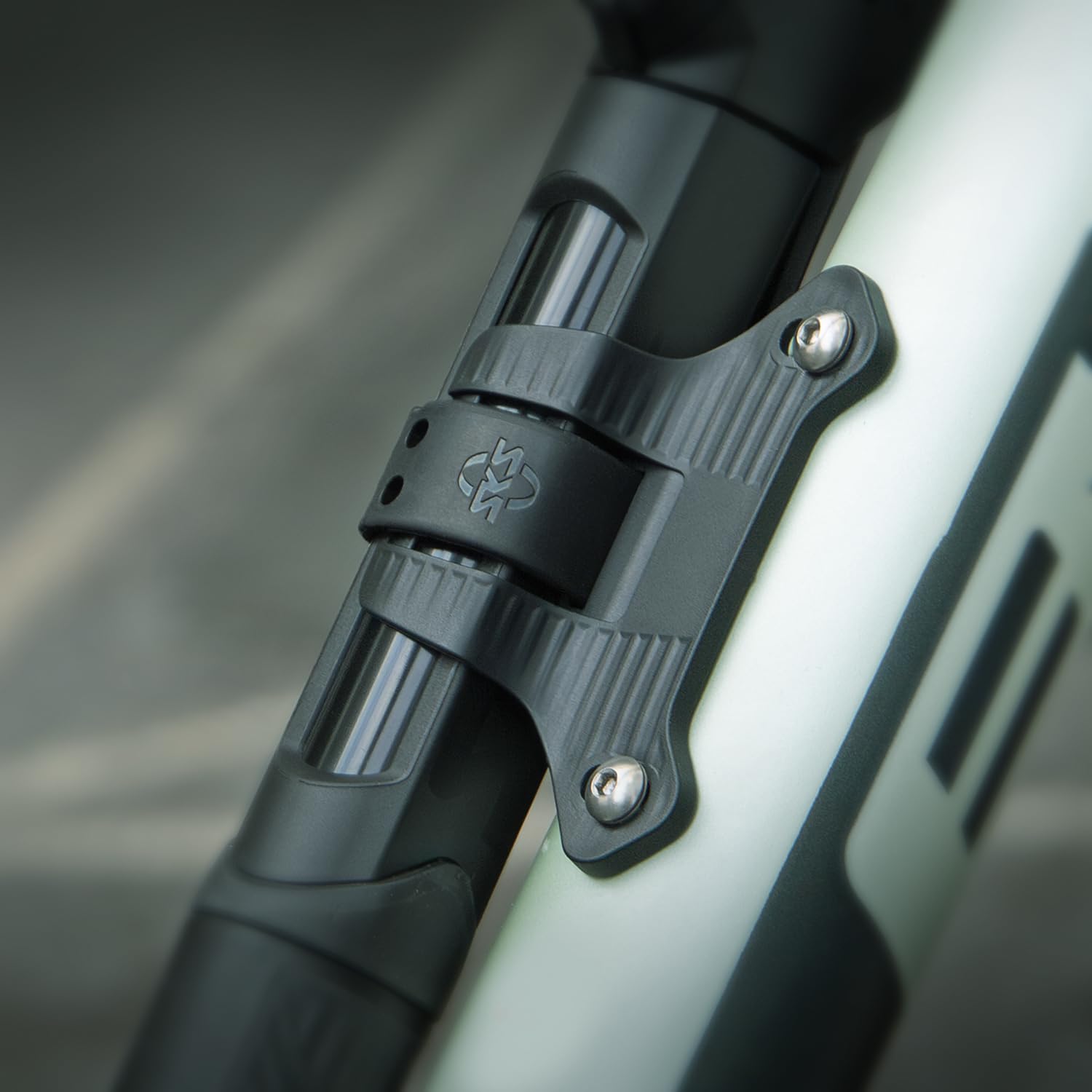 SKS GERMANY INJEX PLUS minipompka (pompka rowerowa w podróży, ergonomiczny uchwyt, włączana funkcja teleskopowa, mocowanie oszczędzające miejsce, głowica MV Easy do wszystkich zaworów), czarna