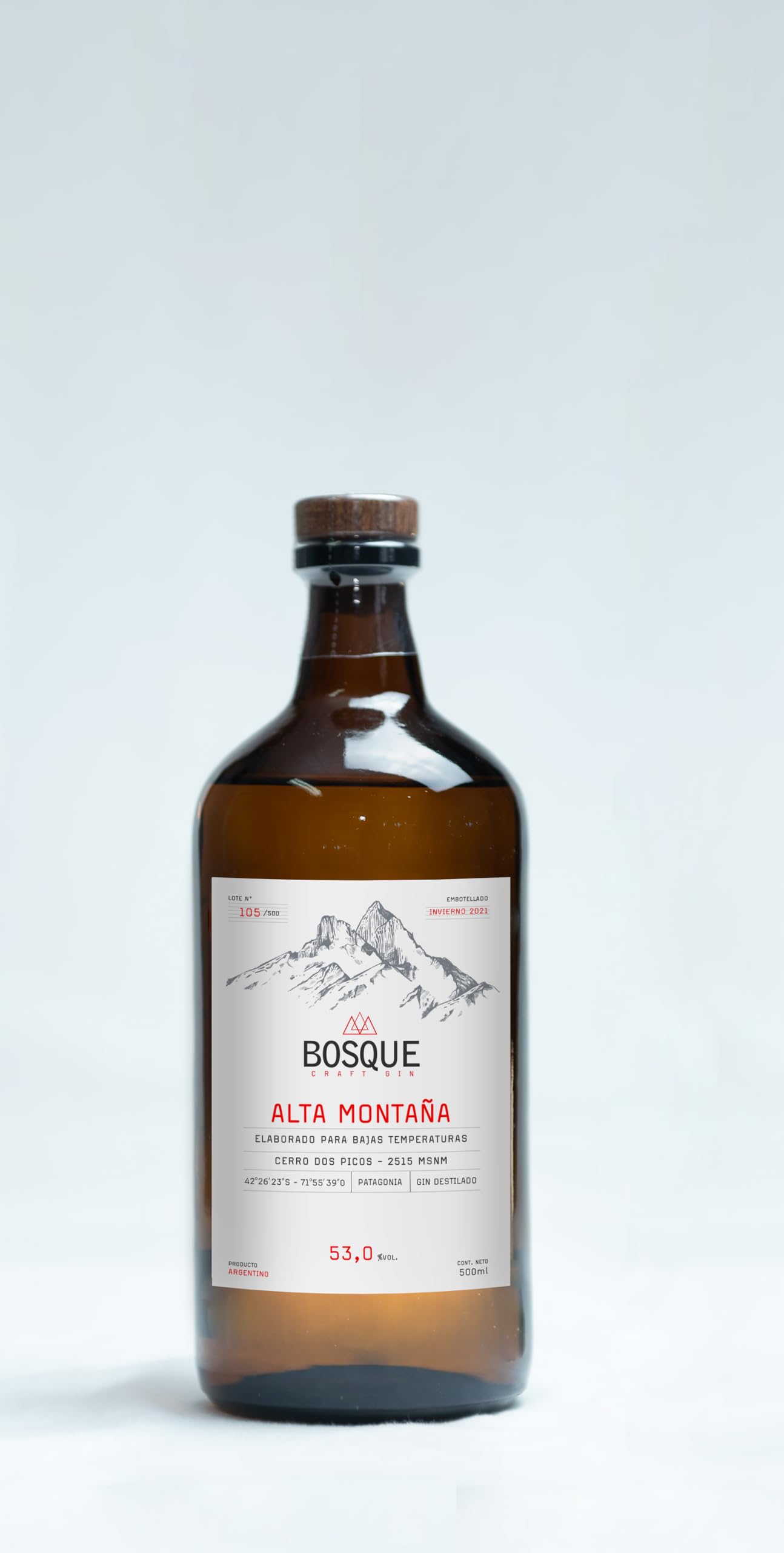 Bosque, Gin Craft Alta Montana, 500 ml, Gin Artigianale Argentino, Prodotto in Patagonia, Aroma Floreale e Agrumato, Note Balsamiche ed Erbacee, Quadrupla Distillazione, Idea Regalo, 53% Vol.
