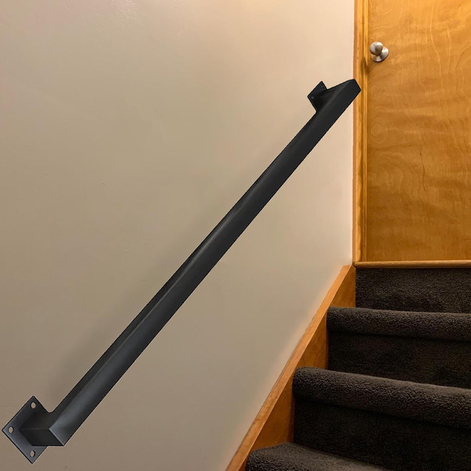 Rampe d'escalier en fer forgé pour sublimer la décoration de votre salon moderne
