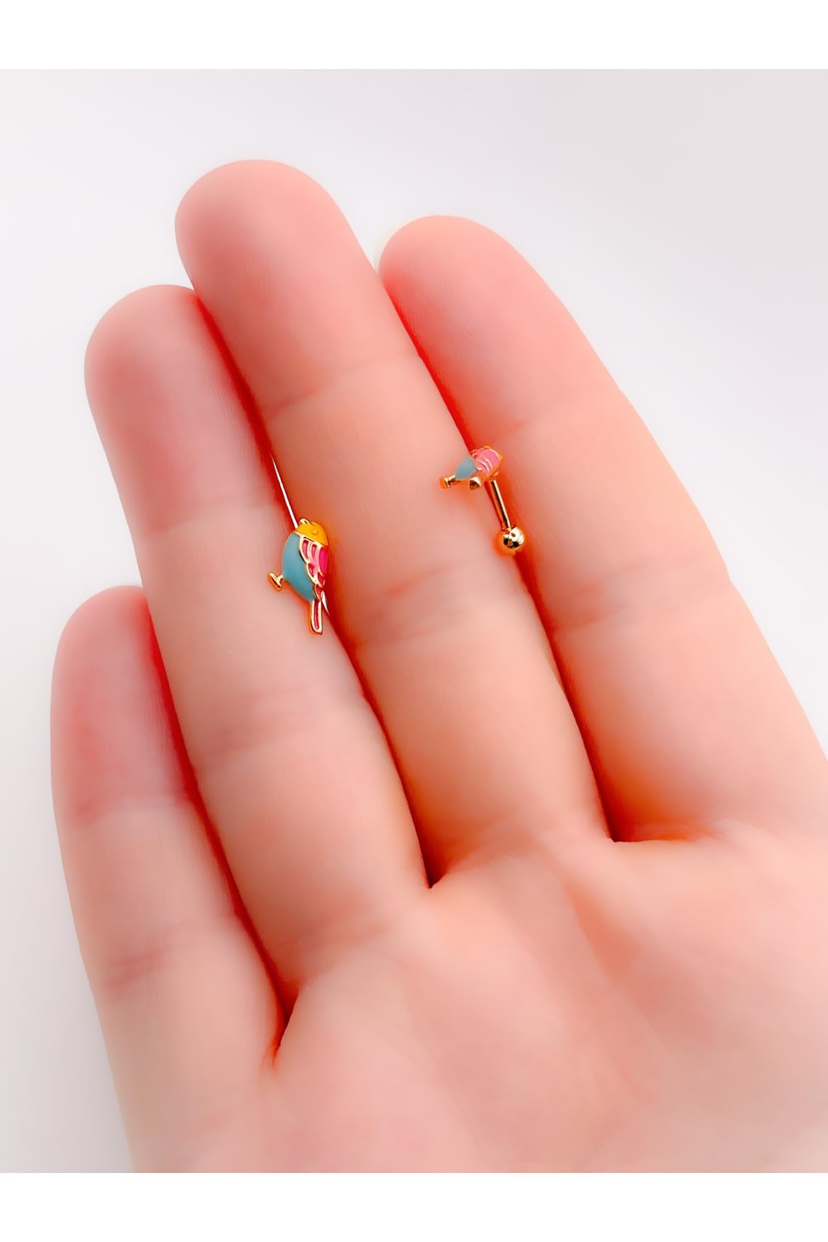 Trinos Mineli Renkli Kuş Figürlü Tragus Helix Piercing (1adet) Trinos Mineli Renkli Kuş…