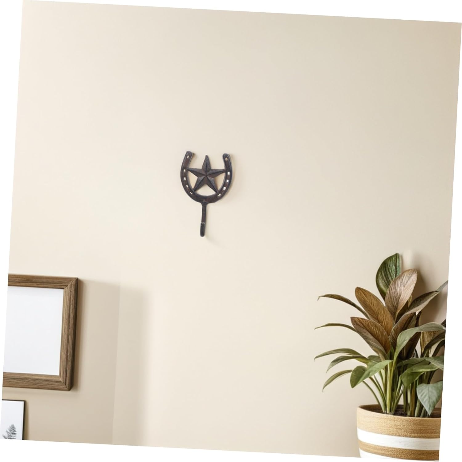 Wall Hooks Vintage Farmhouse Style Horseshoe Heavy Duty 2pcs Cast Iron Rustic Brown Coat Towel Key Holder for Homes and Offices