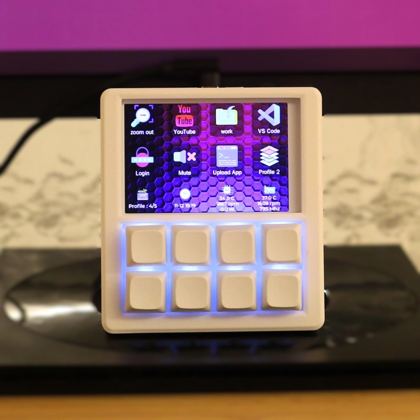 Mechanisches Makropad mit 8,9 cm (3,5 Zoll) TFT-Bildschirm, 8 programmierbare Tasten, ESP32-betriebene benutzerdefinierte Tastatur, treiberfreies HID für Streamer und Designer, Open Source