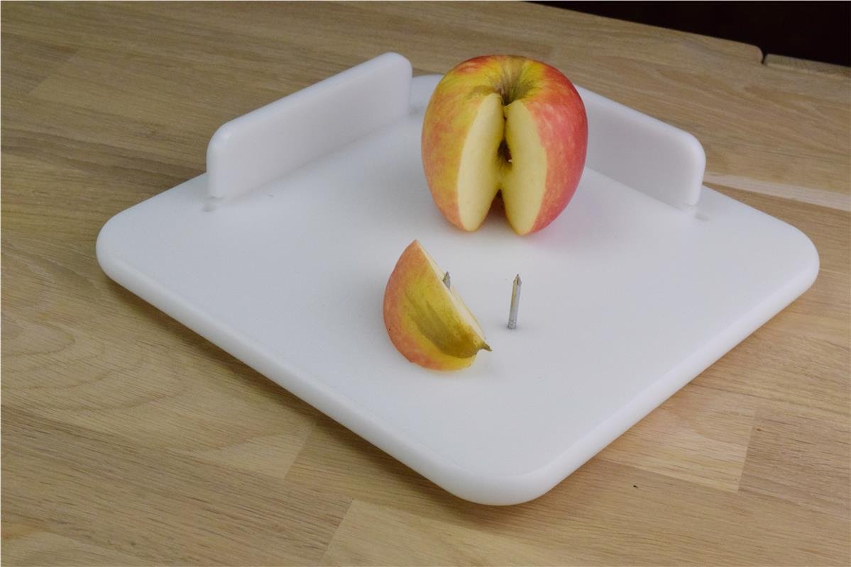 Schneidebrett weiß mit Fixiernägeln