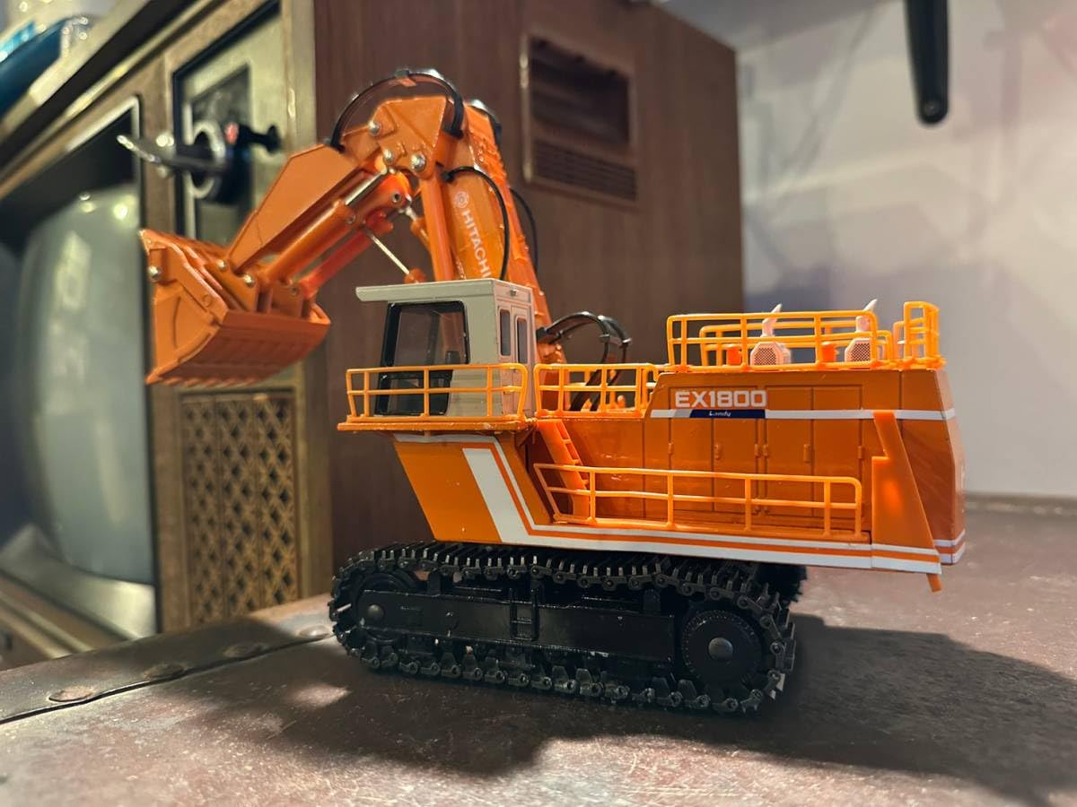 Amazon.co.jp: 日立 Giant Excavator EX1800 1/60スケールモデル