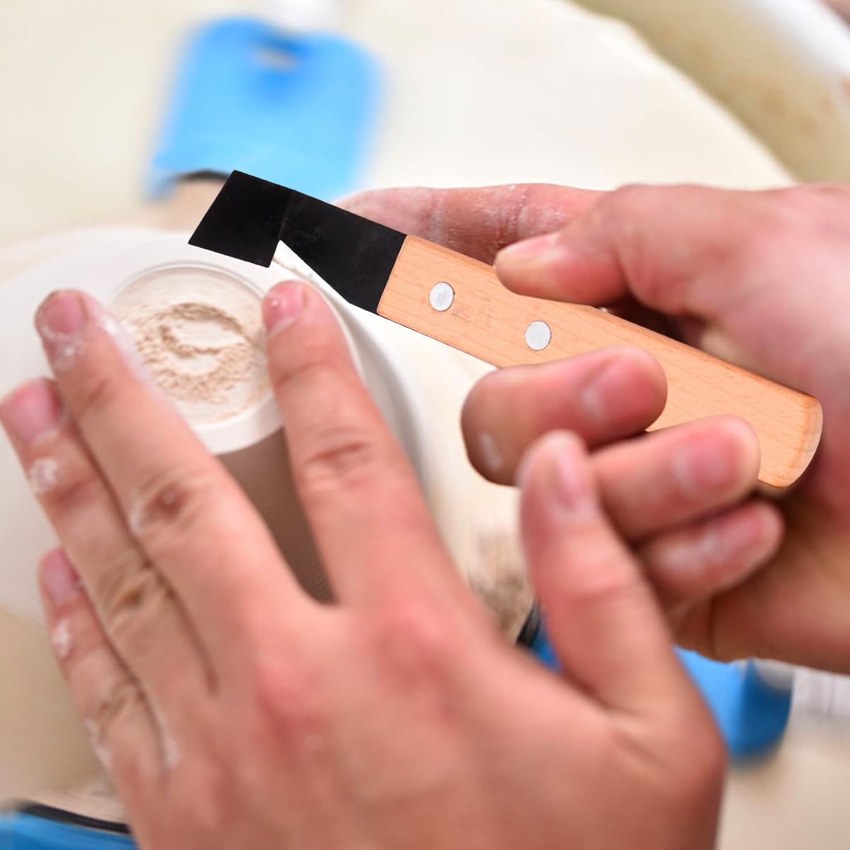 Uonlytech Conjunto de 8 Herramientas Manuales para Esculpir Arcilla Mango Ergonómico de Madera y Cuchillas de Acero Inoxidable para Modelado y Cerámica Color Aleatorio