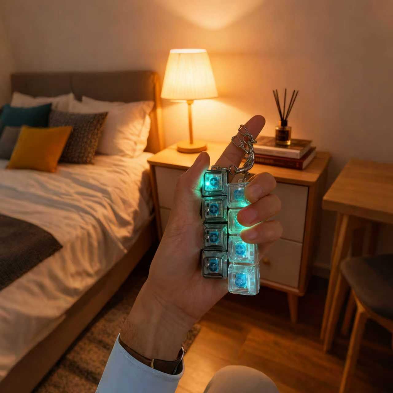 2-pak breloków do kluczy ze światłami LED, klawiatura fidget, przycisk do zwalczania lęku (przezroczysty)
