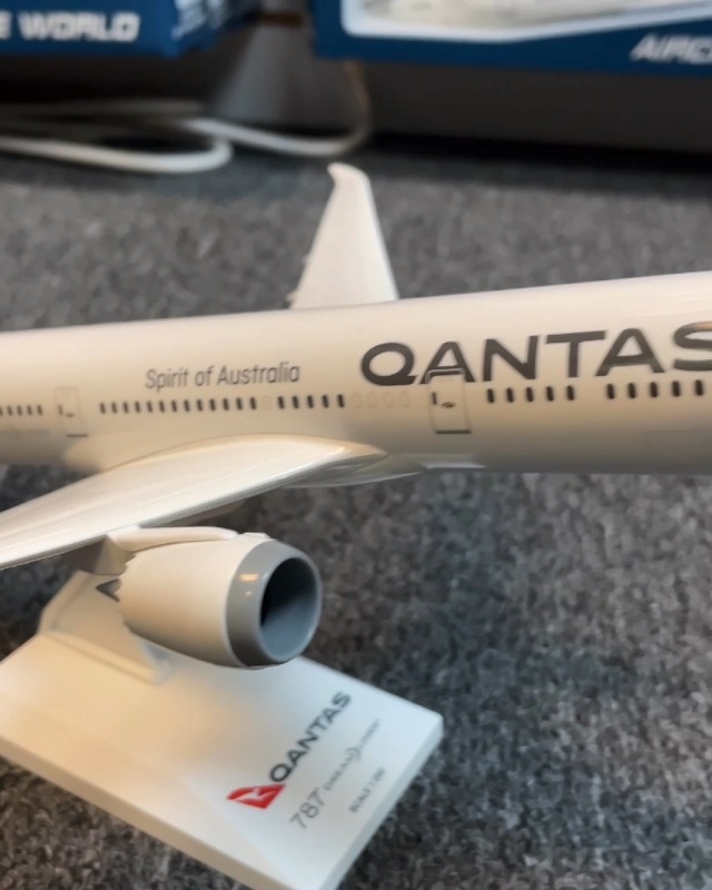 Qantas 787モデルプレーン　（1/200） ScaleModelStore.com :: JC Wings 1:200 - XX20568 - Qantas