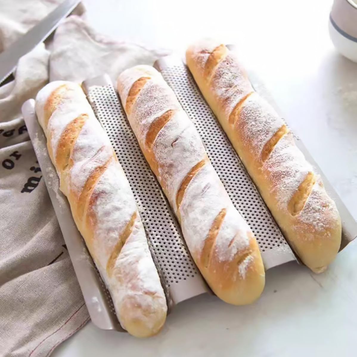 Hemobllo Moules à Français 3 Vagues Antiadhésifs en Acier Carbone Lot de 2 Design Perforé pour Cuisson de Baguettes Maison