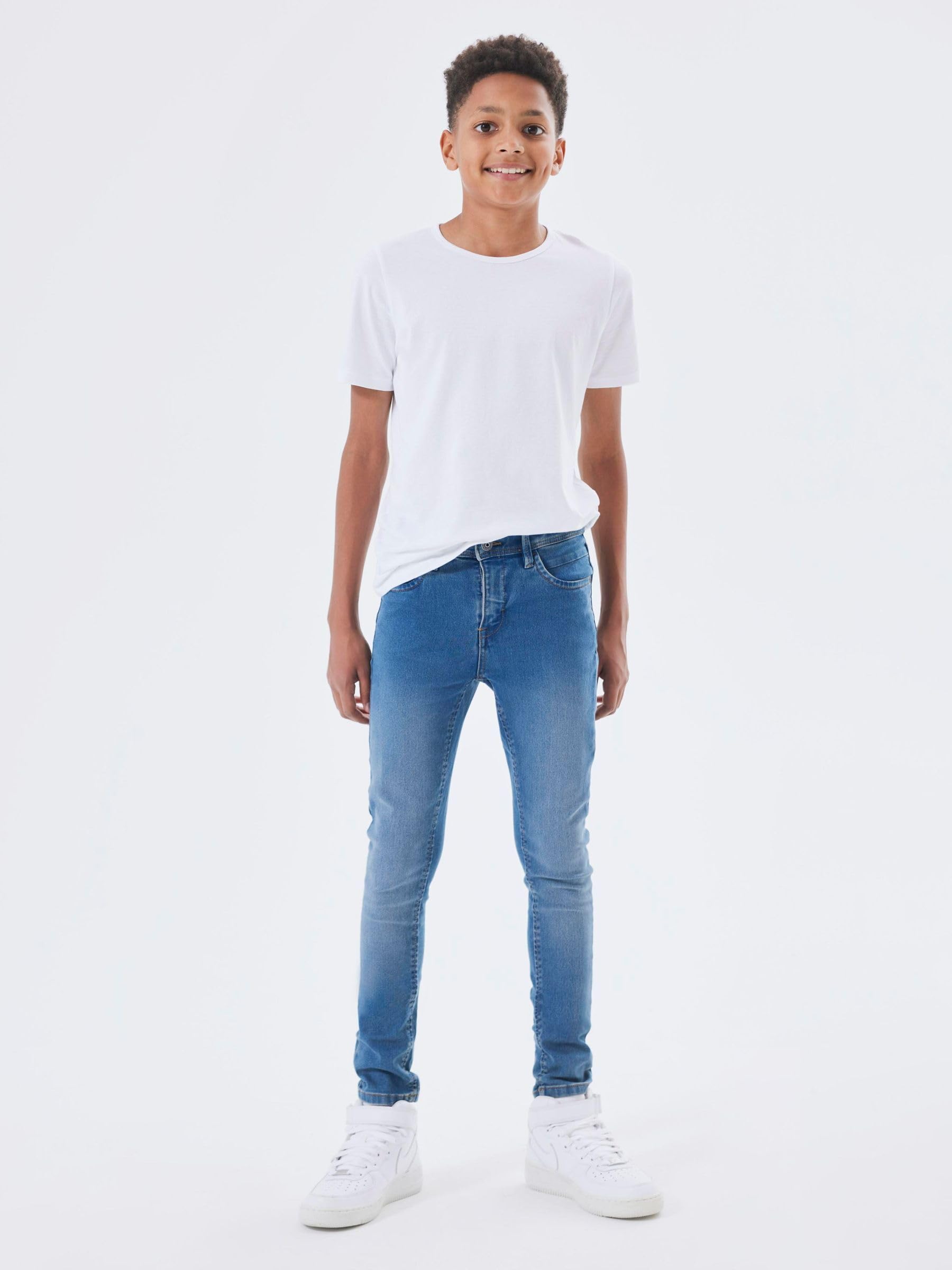 Besuche den NAME IT- NAME IT Boy Jeans Slim Fit Sweat in use