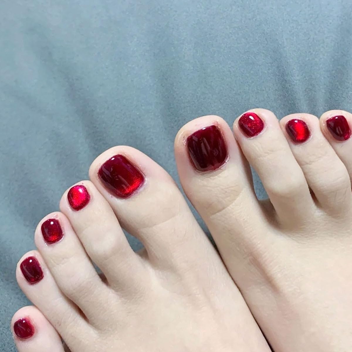 Red Saqure Press-on Nails - Short, Glossy & Glitter Acrylic Toe Nails - Ombre with Full Cover - Bling for Women & Girls - 24Pcs