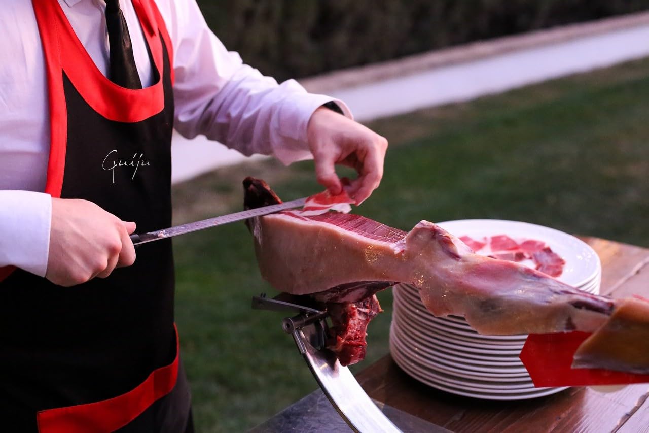Lote de embutidos ibéricos: 5 sobres de jamón ibérico de cebo cortados a cuchillo, medias piezas de chorizo y salchichón ibérico de bellota y regalo cuña de queso artesanal