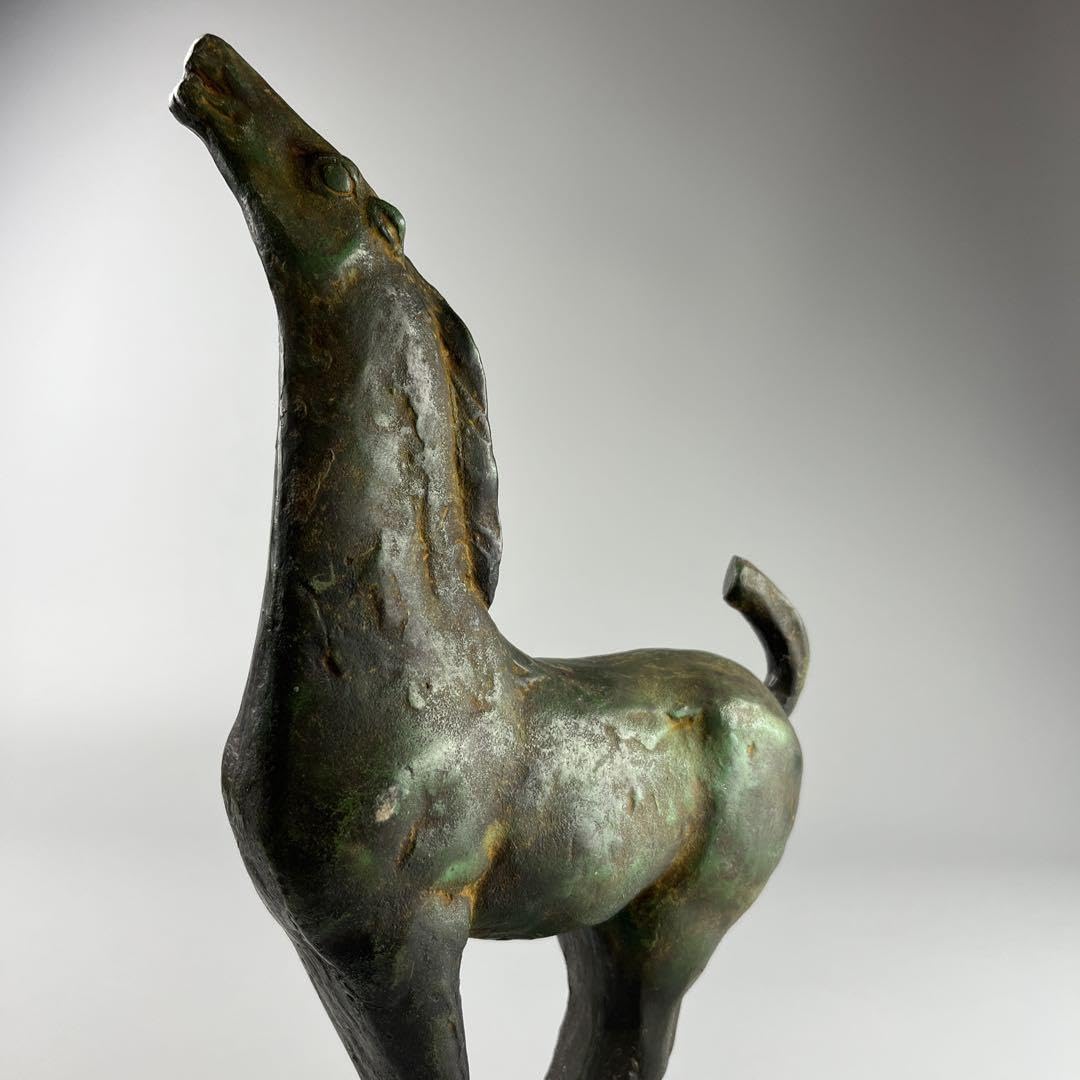 Amazon.co.jp: 彫刻家 石田武至 嘶 ブロンズ 馬 置物 : ホーム＆キッチン