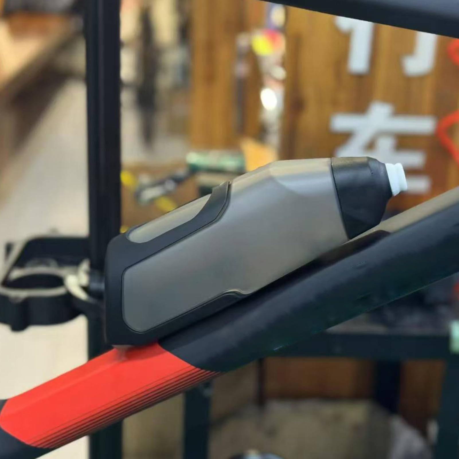 Komplet bidon na rower szosowy 600ml butelka nawadniająca z uchwytem | Wersja wyścigowa z koszykiem do sportu, na siłownię, podczas treningu, do biegania, na wędrówki, w podróży, w szko