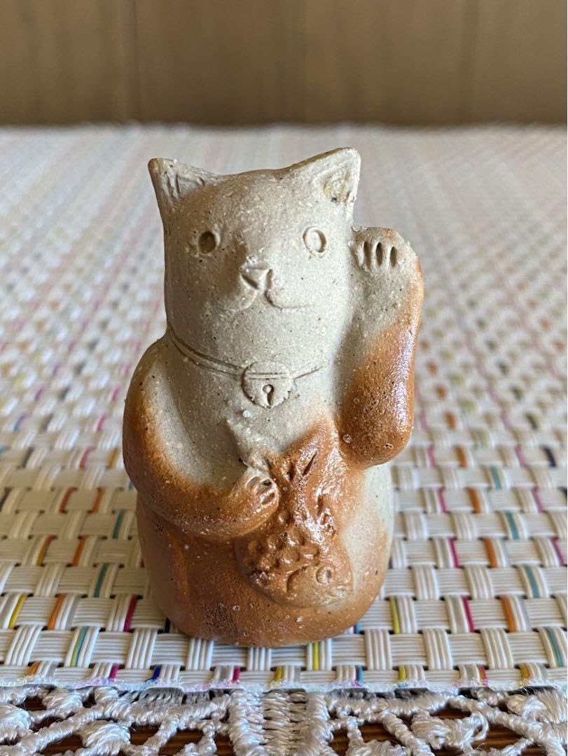 Amazon.co.jp: 備前焼 竹崎洋子作 招き猫 置物 : ホーム＆キッチン