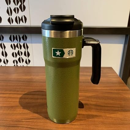 Amazon Co Jp Starbucks スターバックス スタバ Stanley スタンレー タンブラー ステンレス グリップ付き oz 591ml シンプル 食器 アウトドア トラベル 水筒 緑 グリーン 米 アメリカ 限定 コーヒー 海外限定 Home Kitchen