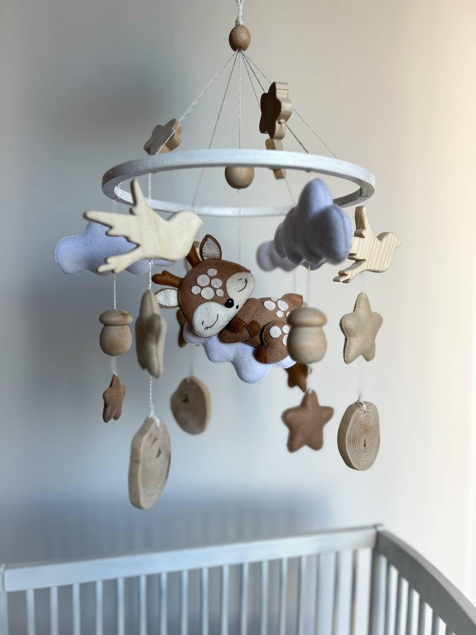 Baby mobile Montessori Giostrina lettino per neonato Carillon giostrina musicale in feltro, idea regalo neonato baby shower (Cervo)