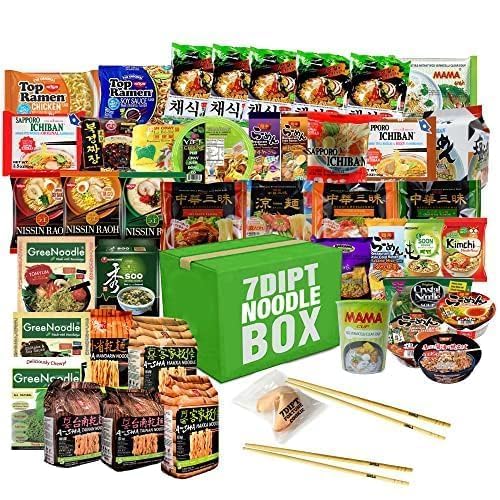 Paquete variado de ramen. Caja de fideos instantáneos con galletas de la fortuna y palillos - Nong Shim, Nissin, Samyang, Mama, Acecook, Kung-Fu, disponible en Yaxa Peru