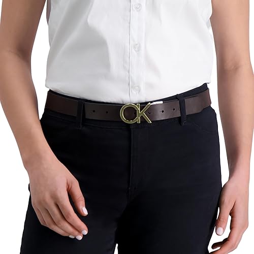 Miniatura 3 de Calvin Klein Cinturón de vestir con hebilla de placa con monograma CK reversible dos en uno para mujer (tallas regulares y grandes)