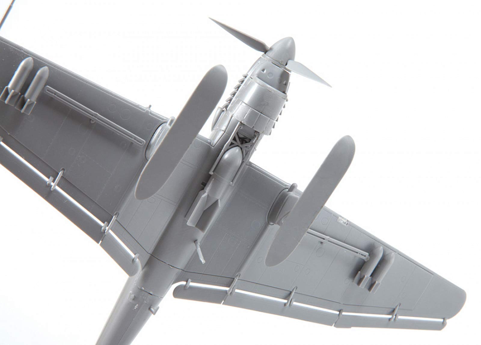 Amazon | ズベズダ 1/72 ドイツ空軍 Ju-87 B-2/U4 スツーカ w