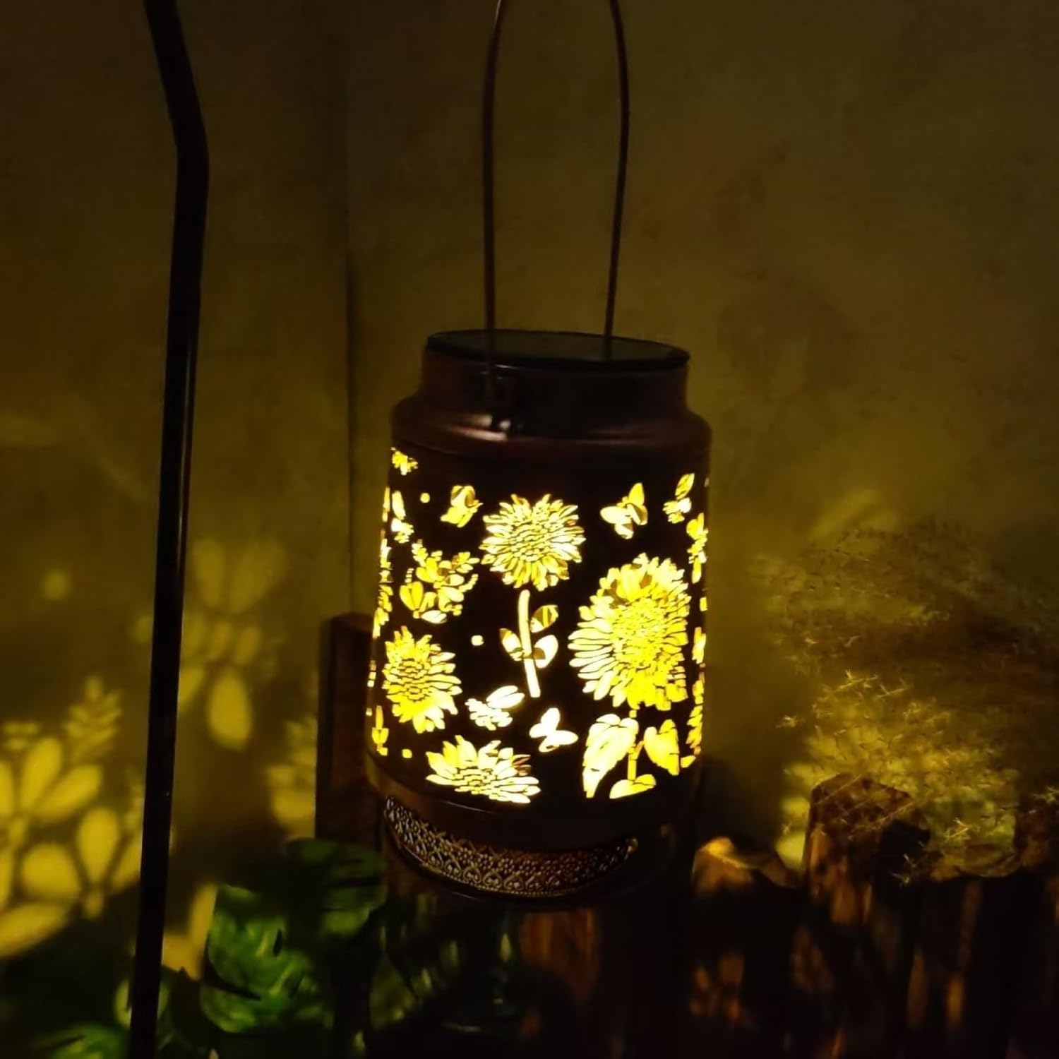 Butterfly Horse Lantern, Iron Art, Solar Energy, Courtyard, Hummingbird, Lantern, Projection Lamp, Hollow Projection Home Atmosphere