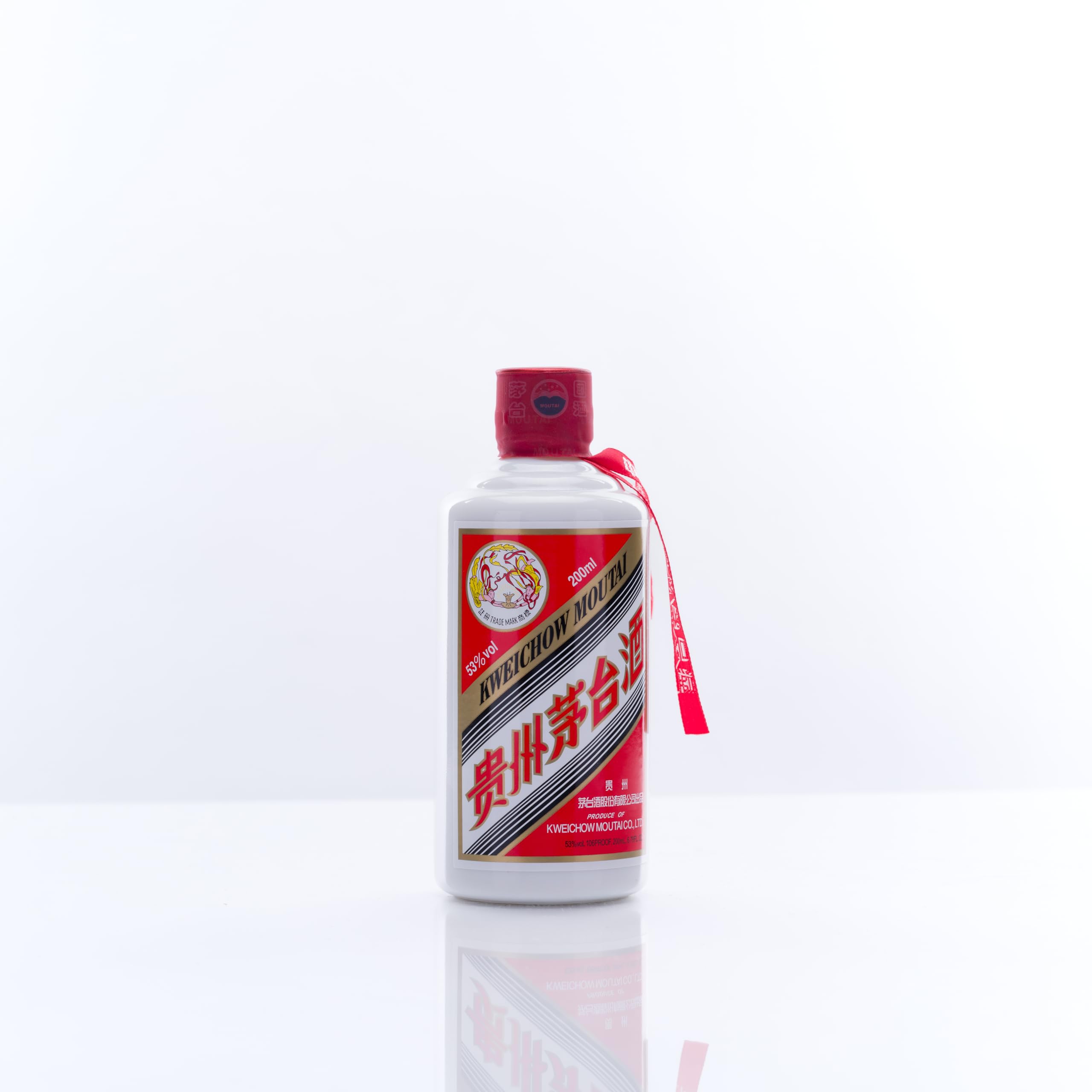 Amazon.co.jp: 貴州茅台酒 飛天 200ml アルコール53度 2023年 箱付