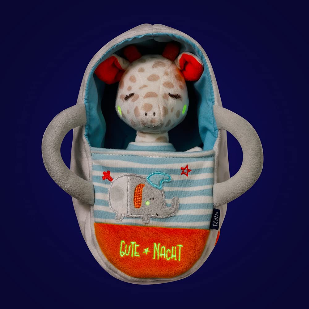 Fehn 053166 - Jirafa de peluche con bolsa de transporte y bordado que brilla en la oscuridad, para bebés a partir de 0 meses, tamaño: 23 cm