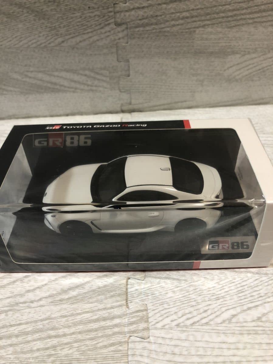 1/43 スパークGR86 ディーラー特注ミニカー クリスタルホワイトパール