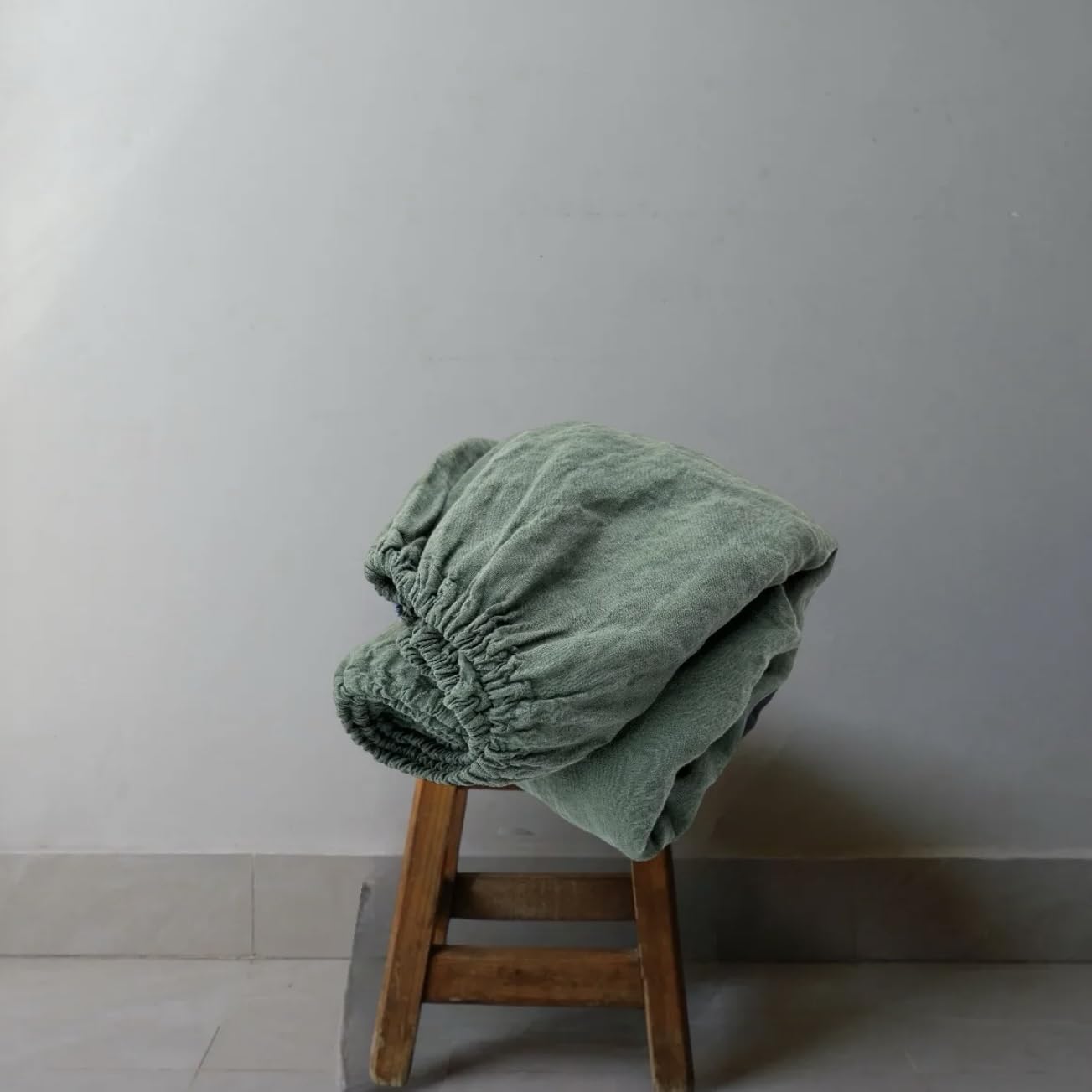 JOWOLLINA Prześcieradło z gumką ze 100% lnu Stonewashed (160 x 200 + 25 cm, szmaragdowa zieleń)