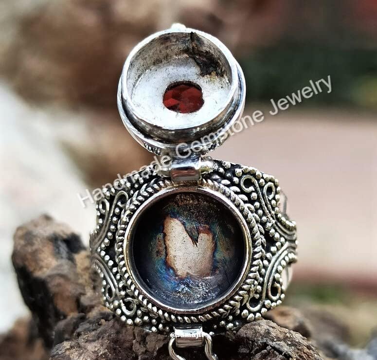 Faceted Garnet Ring, Poison Box Ring, Red Stone Ring, January Birthstone Ring, Locket Ring, Poison Pill Box, Designer Box Ring, Healing Crystal Ring, Secret Message Ring, Natural Garnet Jewelry