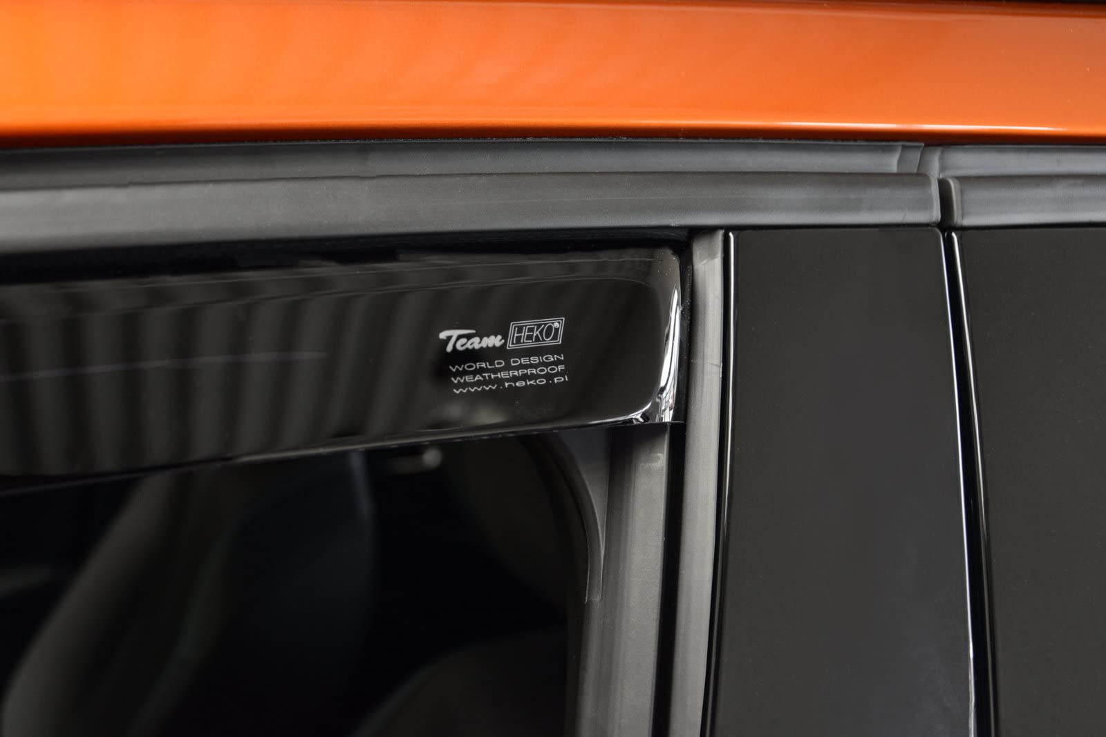 J&J AUTOMOTIVE Deflettori d'Aria per Peugeot 2008 / 2008E Dal 2019, Set da 2 Pezzi, Nero Fumé Oscurato Heko