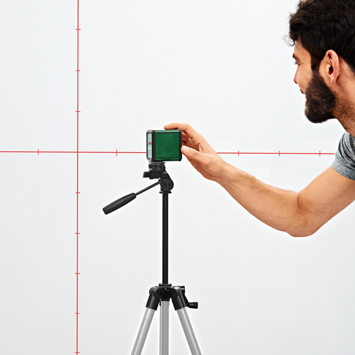 Bosch livella laser a croce Quigo Plus con treppiede (allineamento semplice a distanze uguali e variabili grazie alle marcature sulle linee, in cartone)